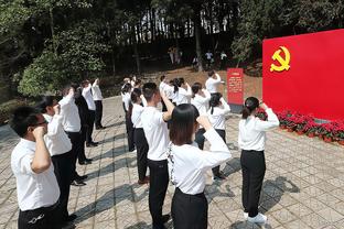 记者：广州城青训部以广州安华之名参加中冠，足校继承富力标志